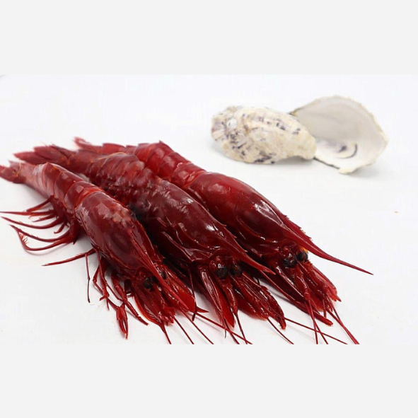 Les crevettes royales, également appelées gambas, sont des crustacés de grande taille, prisés pour leur chair tendre et leur saveur délicate. Elles se distinguent par leur couleur rosée ou rougeâtre et sont idéales pour une variété de préparations culinaires, telles que les grillades, les sautés ou les plats en sauce. Riches en protéines et faibles en matières grasses, elles sont un choix parfait pour une alimentation équilibrée et gourmande.