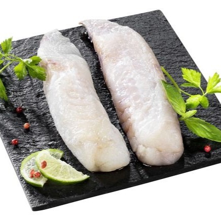 Un filet de lotte de 400 g est idéal pour préparer un plat savoureux et raffiné. Ce poisson à la chair ferme et délicate se prête parfaitement à diverses recettes, qu'il soit poêlé, mijoté ou cuit au four avec des légumes et des herbes aromatiques.