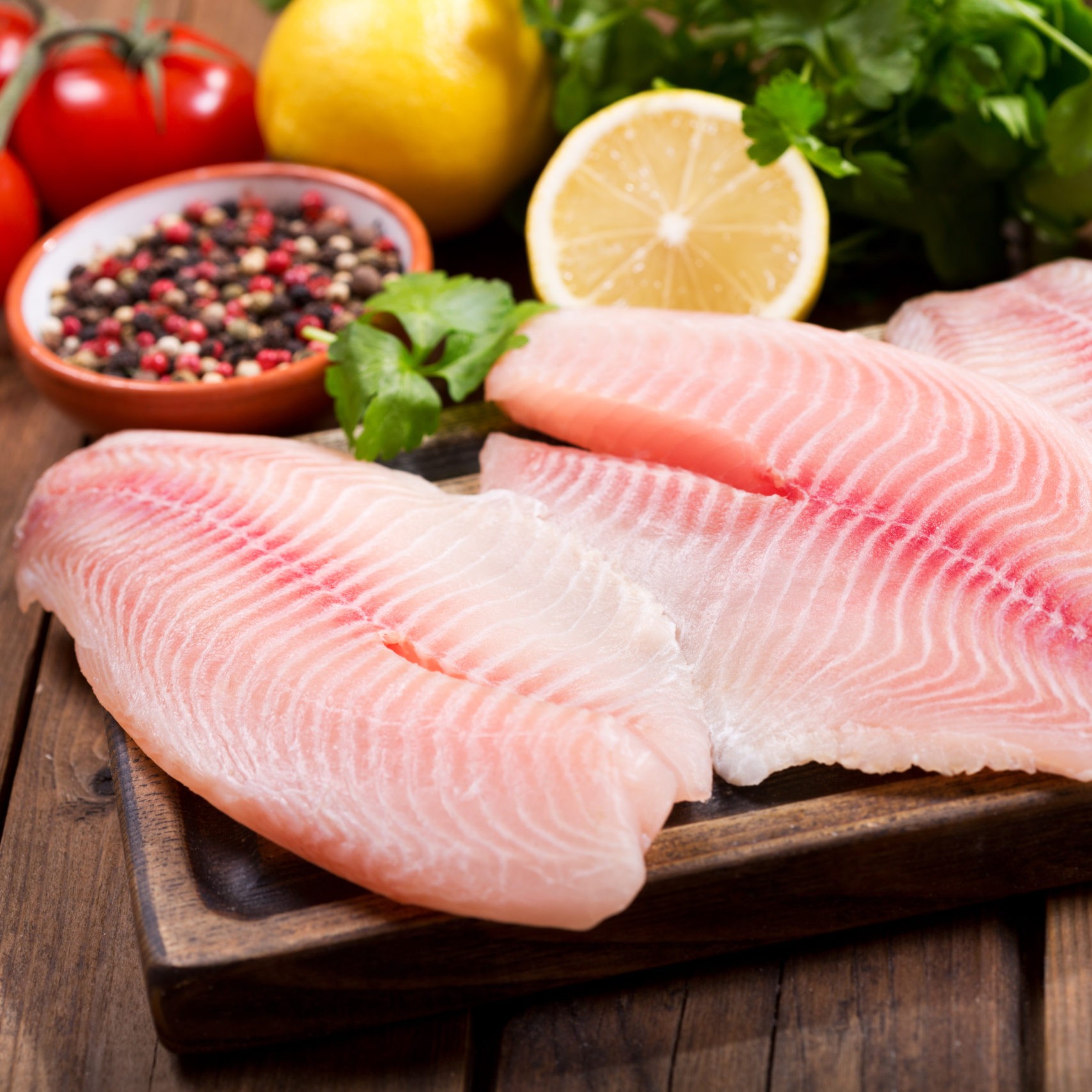 Filets de mostelles 400 g : Délicatement préparés, ces filets de poisson offrent une chair tendre et savoureuse. Idéal pour des recettes équilibrées et rapides, ils se prêtent à de multiples préparations culinaires, comme la cuisson vapeur, à la poêle ou au four. Une option parfaite pour vos repas sains et gourmands