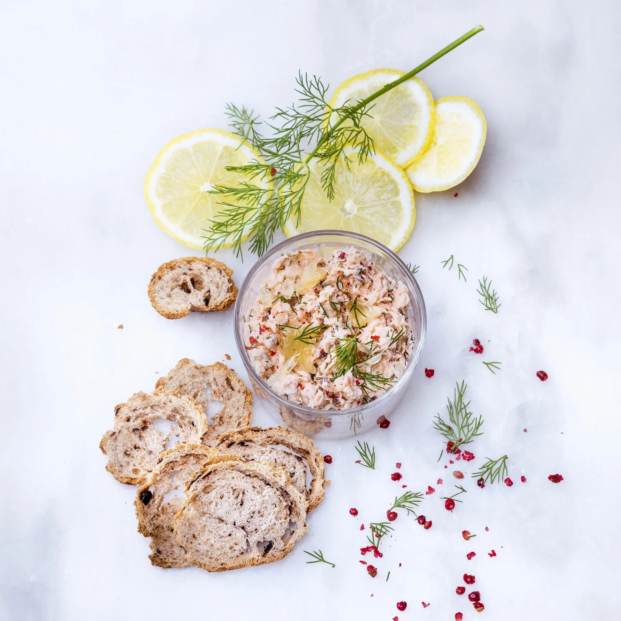 Rillettes de saumon aux baies roses