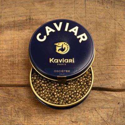 Caviar Oscietre Gold : un caviar d'exception aux grains dorés, réputé pour sa texture délicate et son goût raffiné, avec des notes de noisette et une longueur en bouche unique. Idéal pour sublimer les moments d'exception.